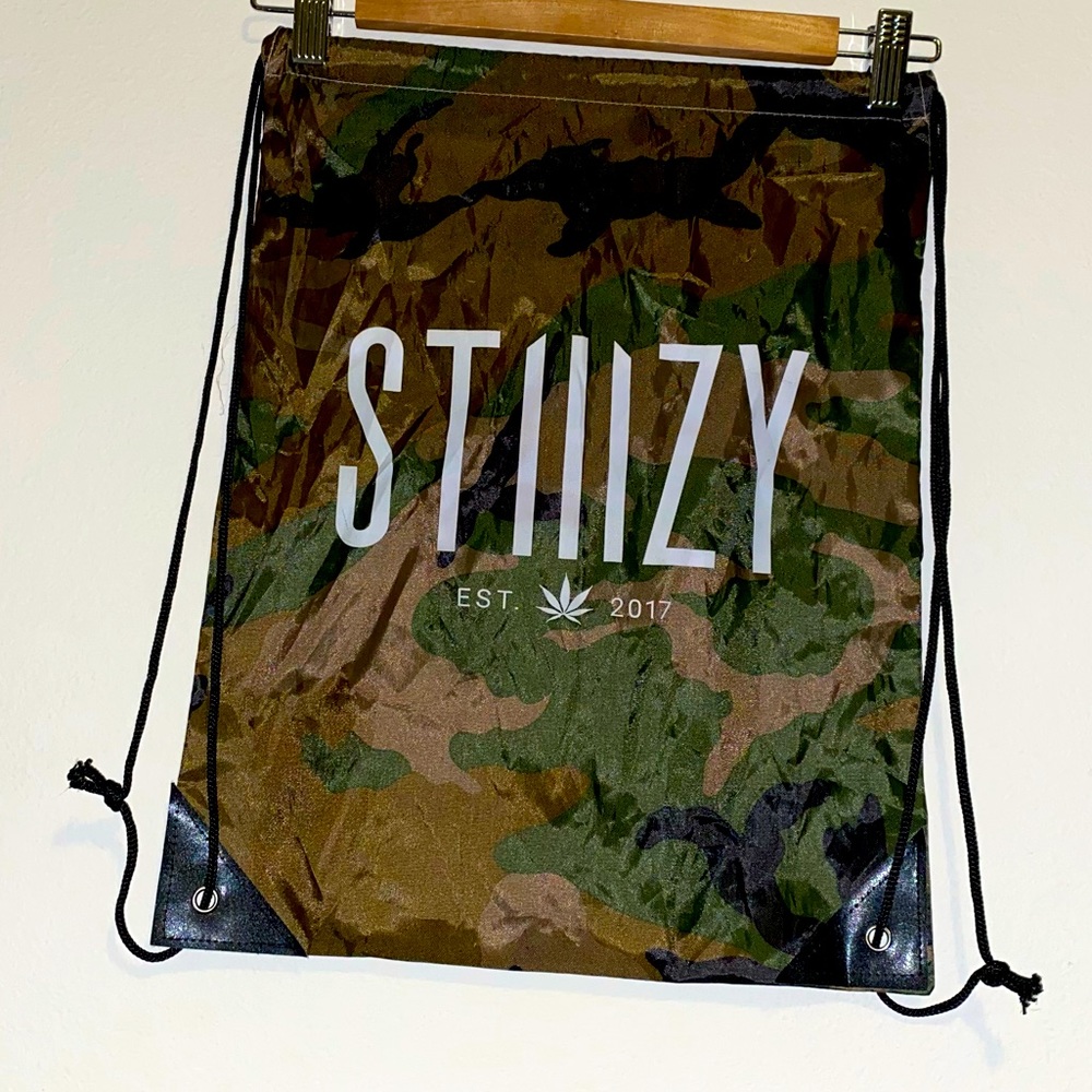 🆕STIIIZY CAMO DRAWSTRING BAG💚🎒